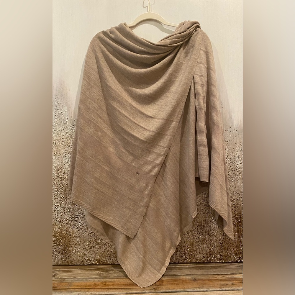 Calvin Klein Beige Knit Shawl/Wrap Poncho Sweater - One Size - Picture 4 of 13
